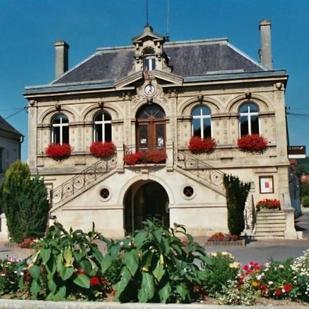شقة Au Coeur De Bruyeres المظهر الخارجي الصورة